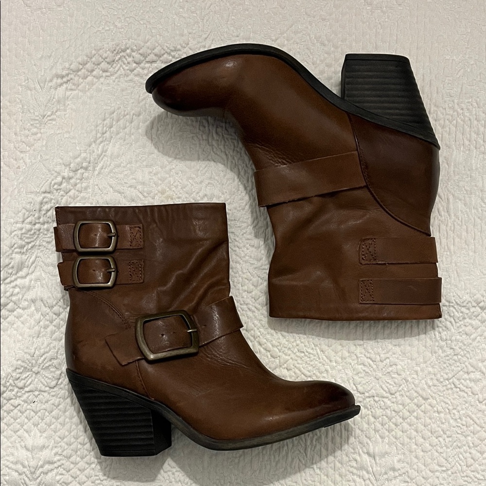 Lucky Brand women’s 7.5 Heeled Buckle Boots